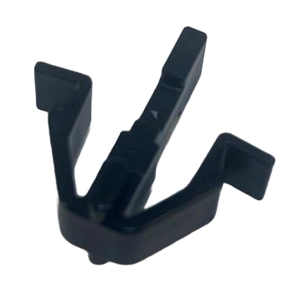 Клипса (B) решетки радиатора Isuzu NLR85 / NMR85 / NPR75 / NQR90 Евро-4/5 | Оригинал